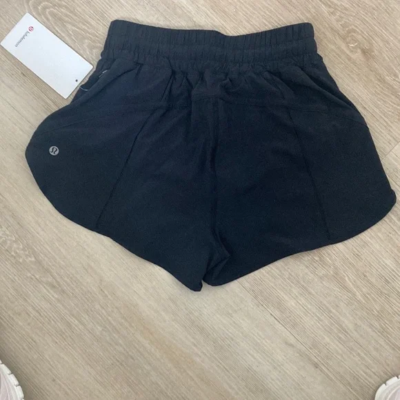 Lululemon Athletica Black Athletic Shorts Lightweight Design - Picture 3 of 3
